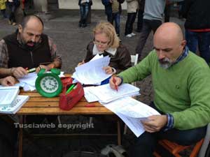 La protesta dei professori in piazza del Comune
