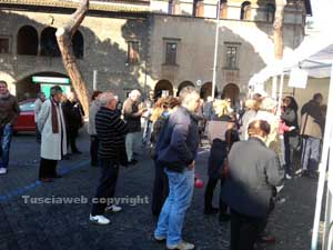 La fila per le primarie