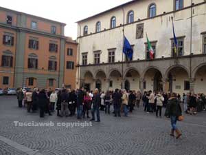 La protesta dei professori in piazza del Comune