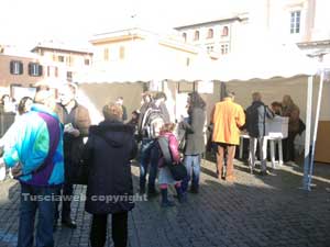 La fila per le primarie