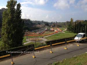 La strada che dal Sacrario porta a Valle Faul senza alberi