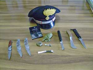 Il materiale sequestrato dai carabinieri