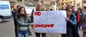 La protesta dei professori in piazza del Comune