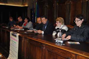 Alcuni rappresentanti dell'associazione "Amici di Galiana" con il sindaco Marini
