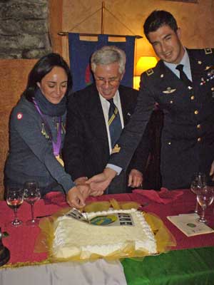 Il sergente Ilaria Salvatori, il presidente Marini Balestra e il capitano Andrea Colotti