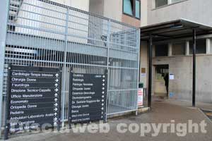 L'ingresso dell'ospedale Belcolle