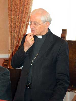 Il vescovo monsignor Tuzia