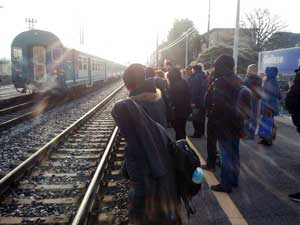 I passeggeri in attesa alla stazione