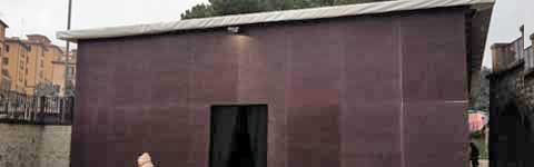 Il teatro-tenda a piazza Unità d'Italia