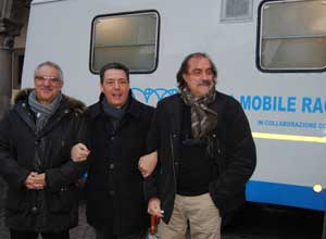 Federici, Marini e Insogna davanti all'autoemoteca