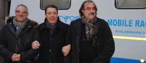Federici, Marini e Insogna davanti all'autoemoteca