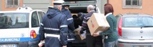 Gli scatoloni di documenti acquisiti dalla polizia locale