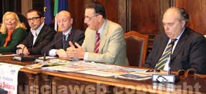 La conferenza stampa di presentazione della calza più lunga del mondo