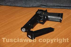 La pistola giocattolo usata per la tentata rapina