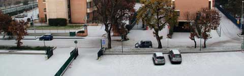 La grandina imbianca la città