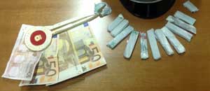 La droga e le banconote sequestrate