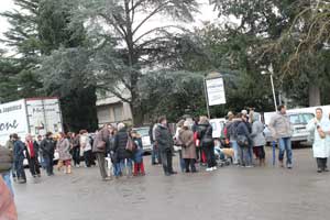 La passeggiata di protesta alle ex terme Inps