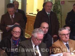 I consiglieri comunali ascoltano la conferenza stampa dei lavoratori Autoservice