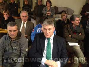 I consiglieri comunali ascoltano la conferenza stampa dei lavoratori Autoservice