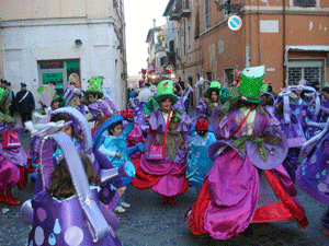 Un gruppo mascherato della sfilata civitonica