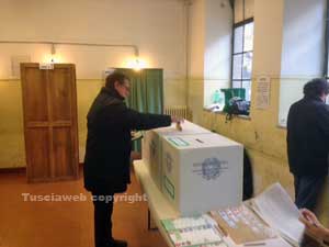 Il rettore Mancini al voto