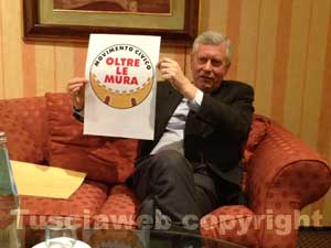 Leonardo Michelini durante la conferenza stampa di presentazione di "Oltre le Mura"