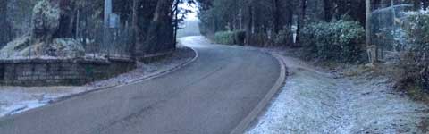 Inizia a nevicare sulla Strada Romana