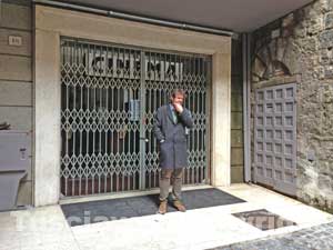 Filippo Rossi davanti al Cinema Genio