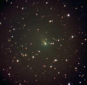 Al centro, la cometa