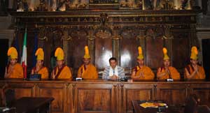 Giulio Marini con i monaci tibetani