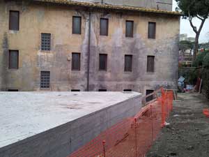 Cemento in via del Teatro Nuovo