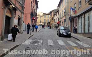 Via Cairoli vuota senza bancarelle