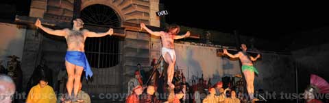La processione e crocifissione del Cristo morto a Bagnaia