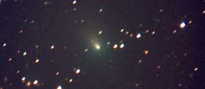 Al centro, la cometa