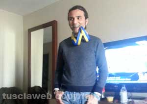 Leonardo Mastronicola con la medaglia della maratona