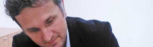 Gianmaria Santucci firma l'accettazione della candidatura