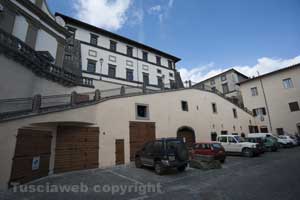 Gradoli----Vista-sul-palazzo-farnese