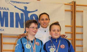 Agnese Allegrini con i ragazzi del badminton