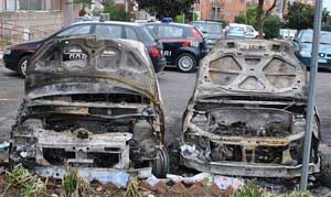 Le auto incendiate dal piromane