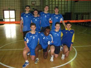 I ragazzi della squadra di pallavolo del Paolo Savi