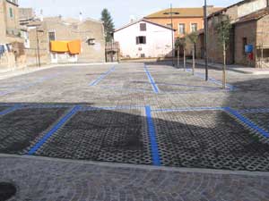 Il parcheggio all'ex ghiacciaia a CIvita Castellaba