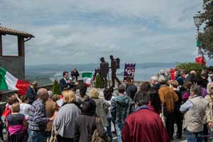 L'inaugurazione del monumento al pellegrino
