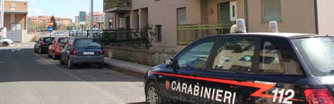 I carabinieri sotto l'appartamento di via Tagete