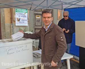 Francesco Serra vota al seggio di San Martino