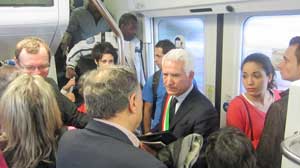 Il sindaco di Vetralla Aquilani sul treno Viterbo - Roma Ostiense