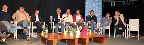 Incontro tra i candidati al teatro tenda