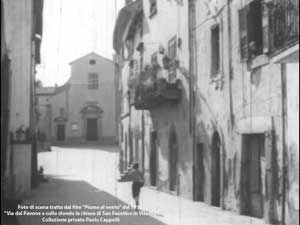 Ragazzino corre in Via del Pavone