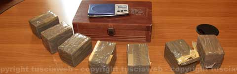 Parte della droga sequestrata dai carabinieri di Bagnaia