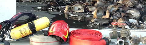 I vigili del fuoco al lavoro alla Ceramica Azzurra