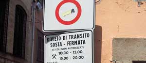 Uno dei cartelli della Ztl di Viterbo